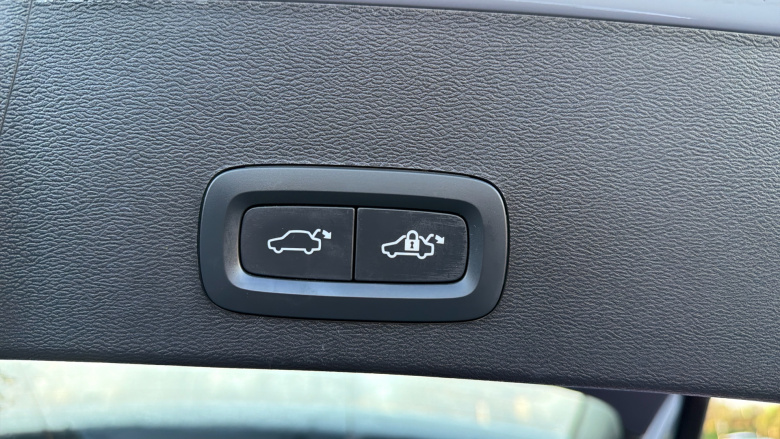 Volvo XC40 2.0 B3P Plus Dark 5dr Auto Petrol Estate